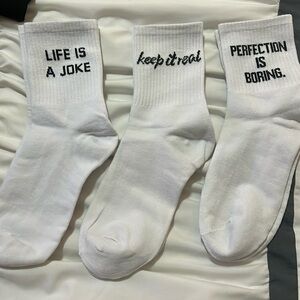 Random white socks mid tube socks European street alphabet men and women socks